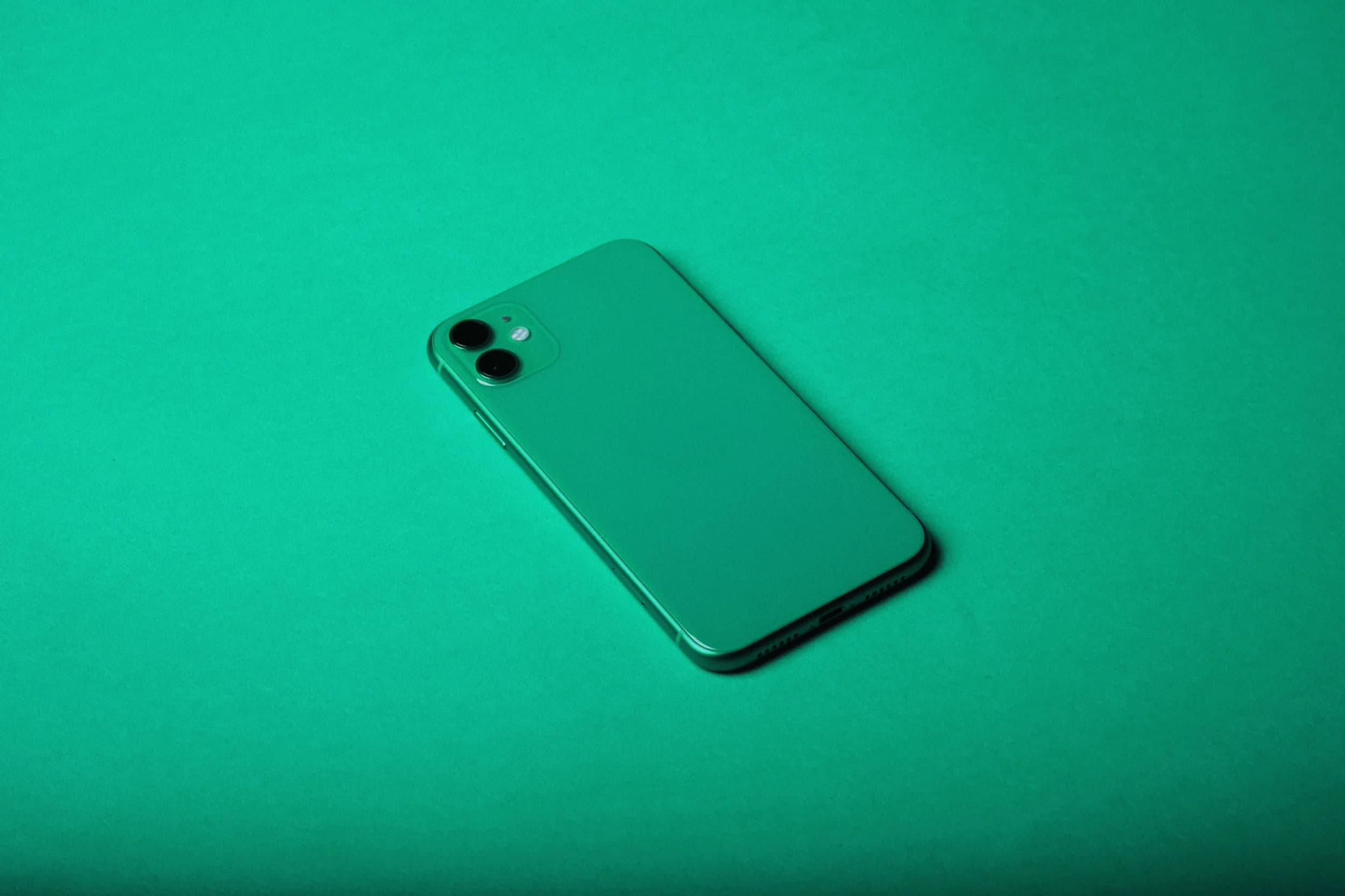 Apple Unveils iPhone 17 with Mixed Market Reaction: Shares Dip Despite Strong Product Lineup